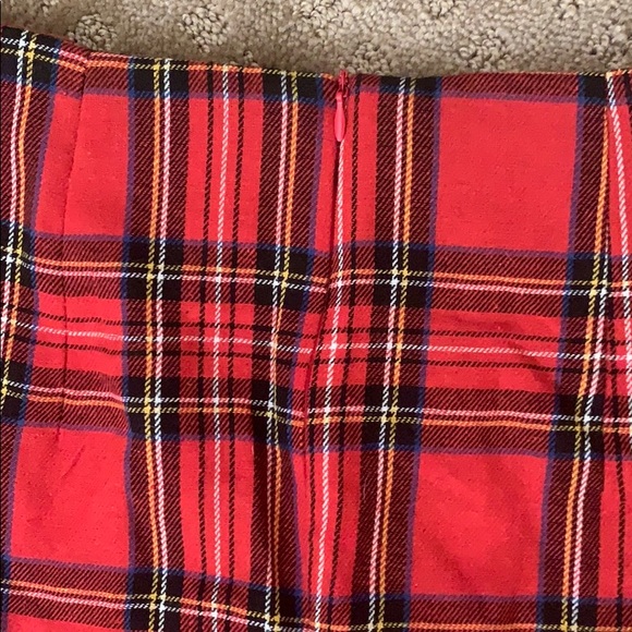 ⚠️SALE⚠️Plaid design skirt with slit - Picture 4 of 5
